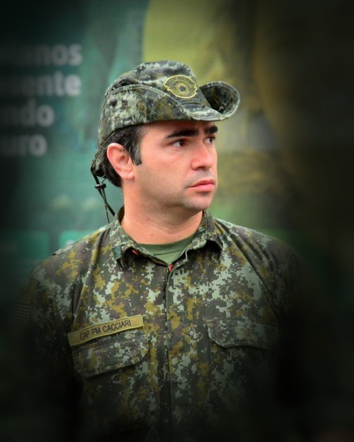 Capitão PM Cacciari fardado, durante ação da Polícia Ambiental
